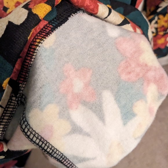 NWT Lularoe Reagan Floral Design Size Small - Picture 5 of 8